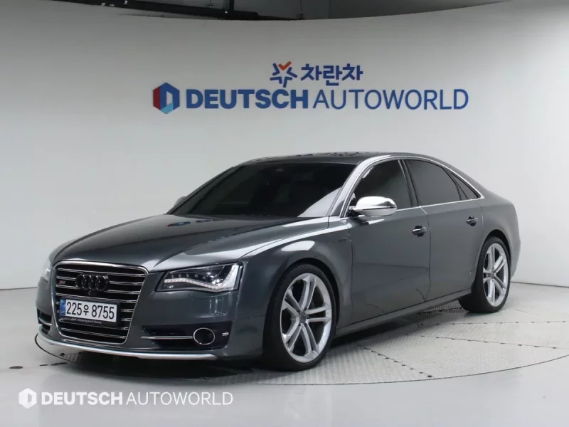 Audi S8