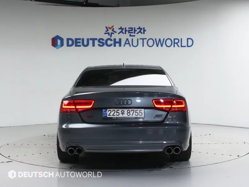 Audi S8