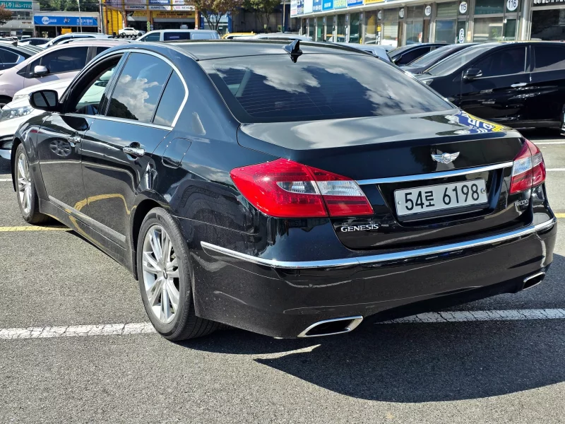 Hyundai Genesis