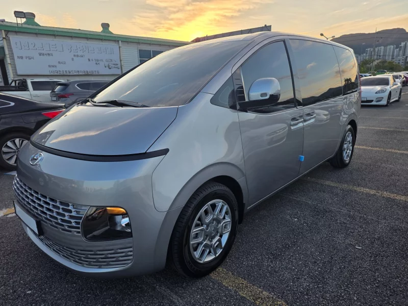 Hyundai Staria