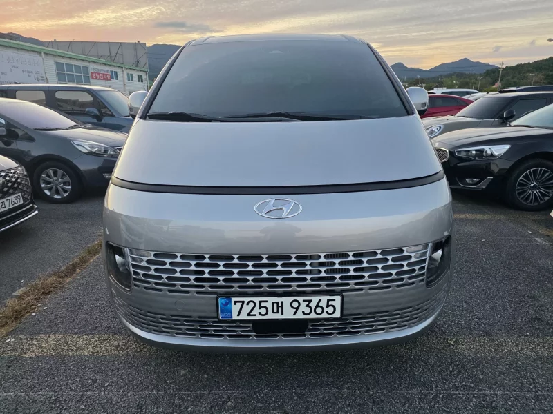 Hyundai Staria