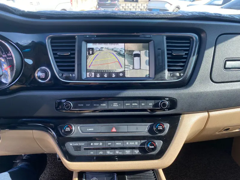Kia Carnival