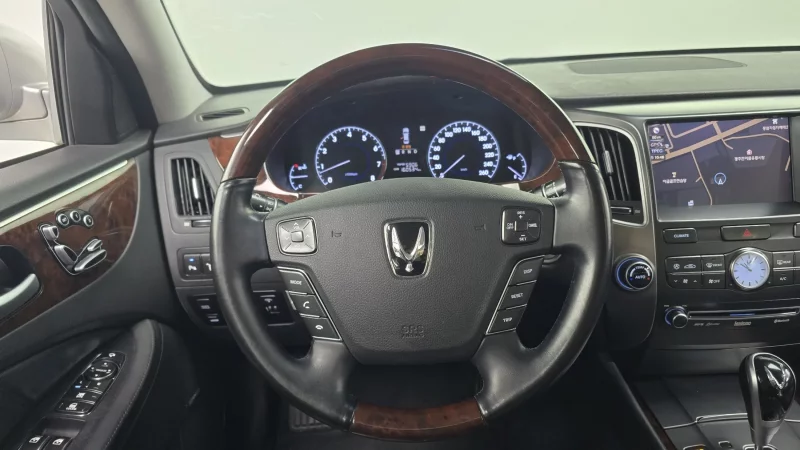 Hyundai Equus