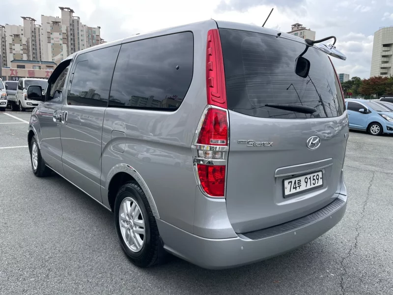 Hyundai Starex