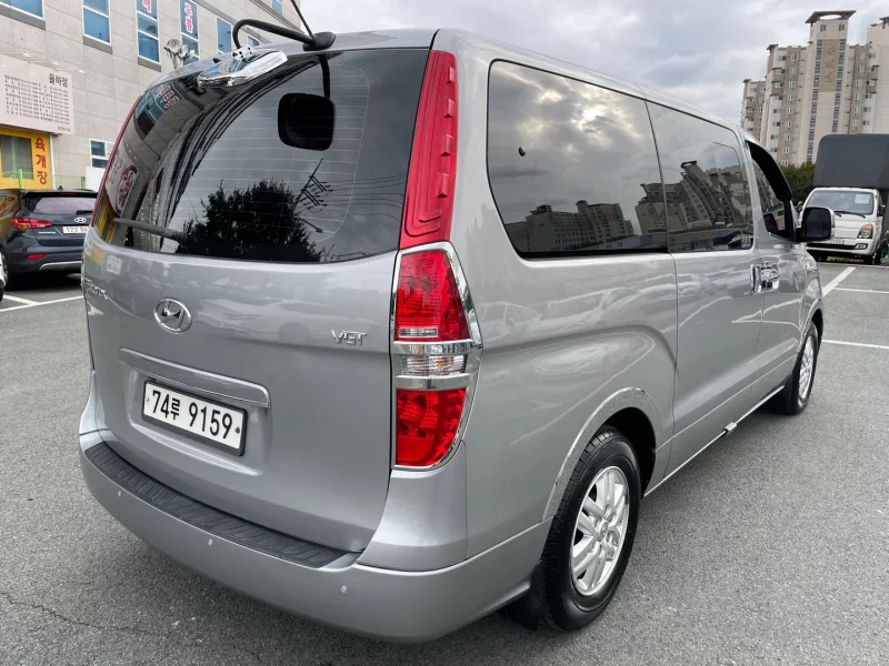 Hyundai Starex