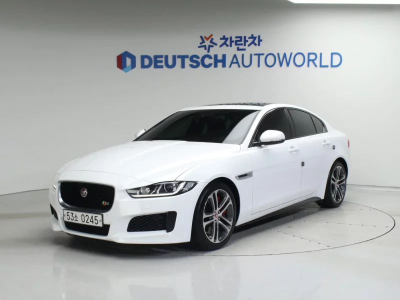 Jaguar XE