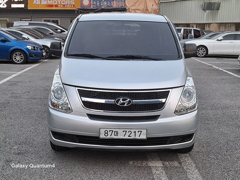 Hyundai Starex