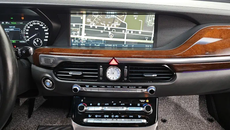 Genesis EQ900