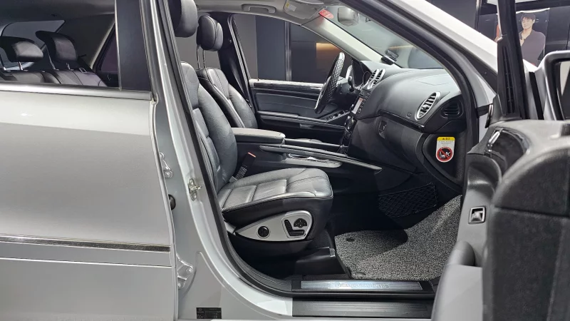 Mercedes-Benz M-class
