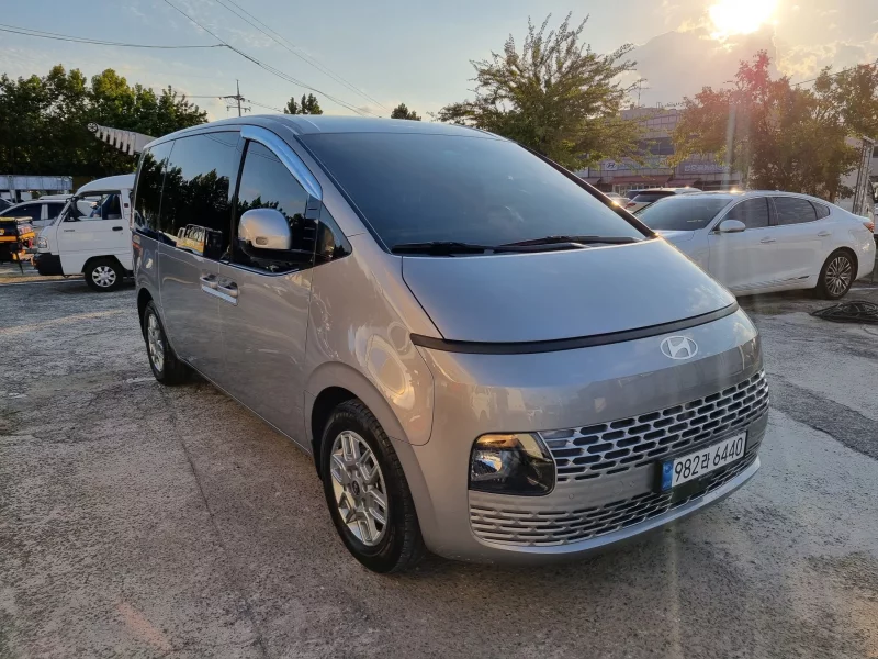 Hyundai Staria