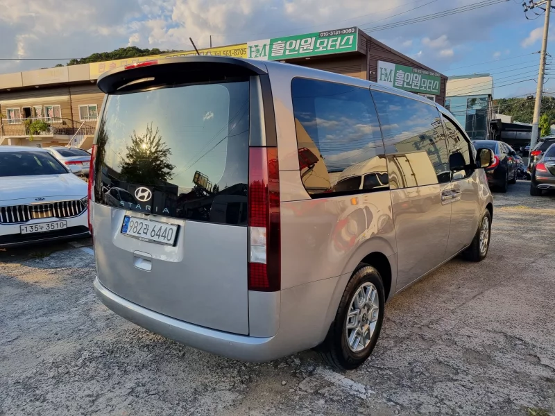Hyundai Staria