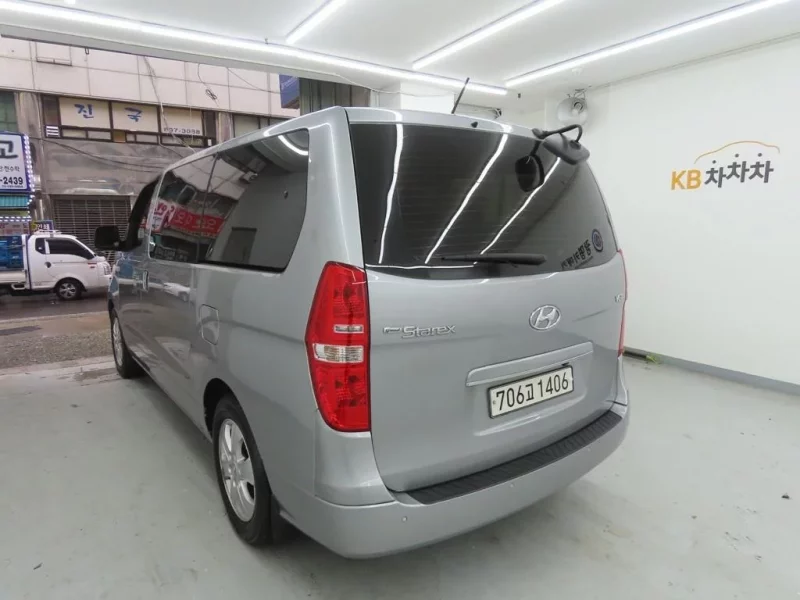 Hyundai Starex
