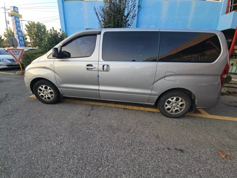 Hyundai Starex