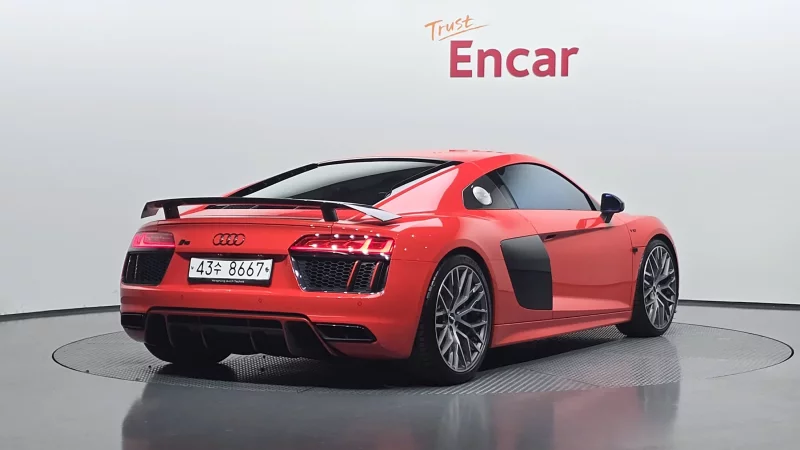 Audi R8