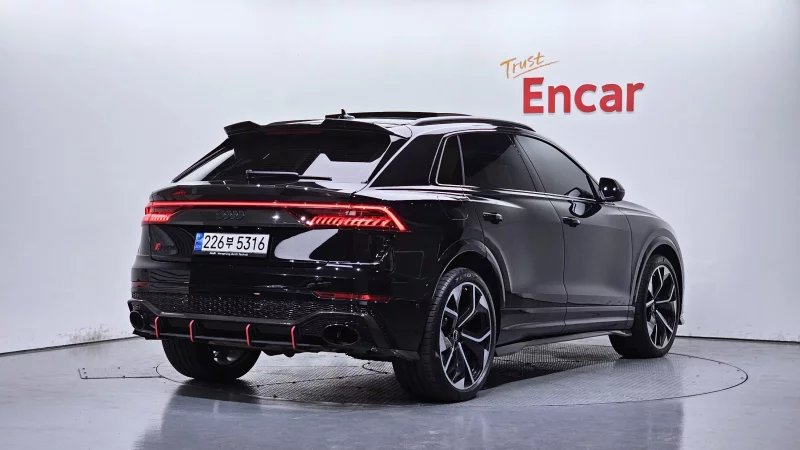 Audi RSQ8