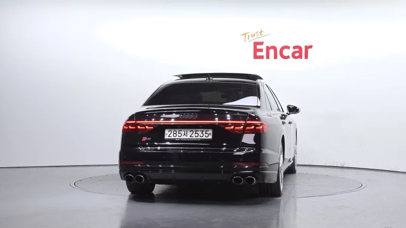 Audi S8