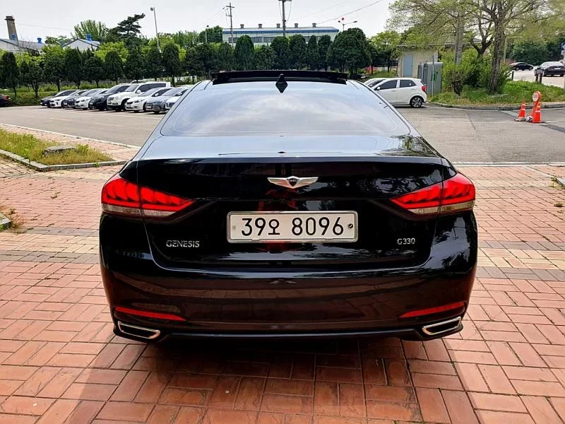 Hyundai Genesis