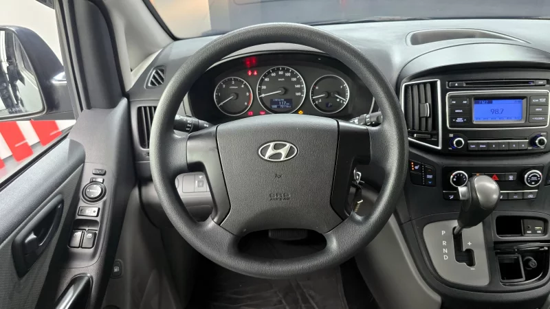 Hyundai Starex