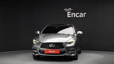 Infiniti Q30