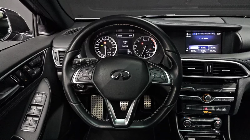 Infiniti Q30