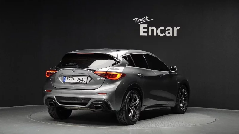 Infiniti Q30