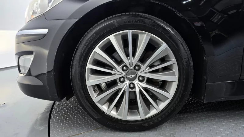 Hyundai Genesis