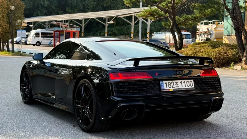 Audi R8