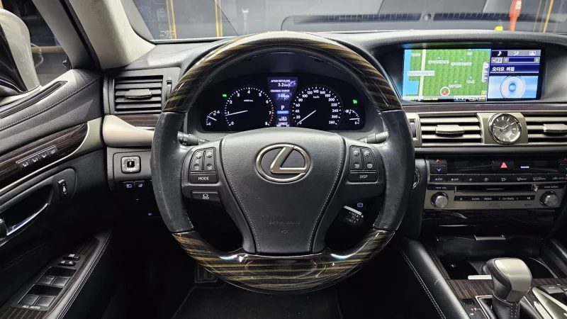 Lexus LS