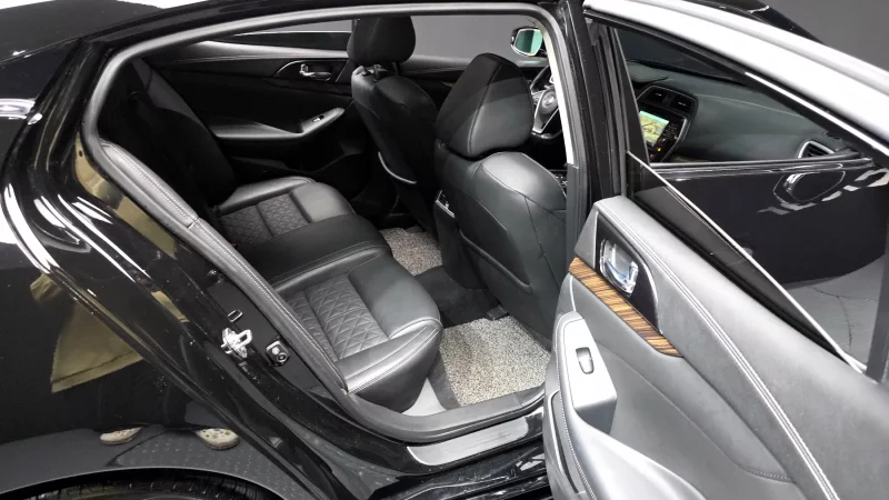 Nissan MAXIMA