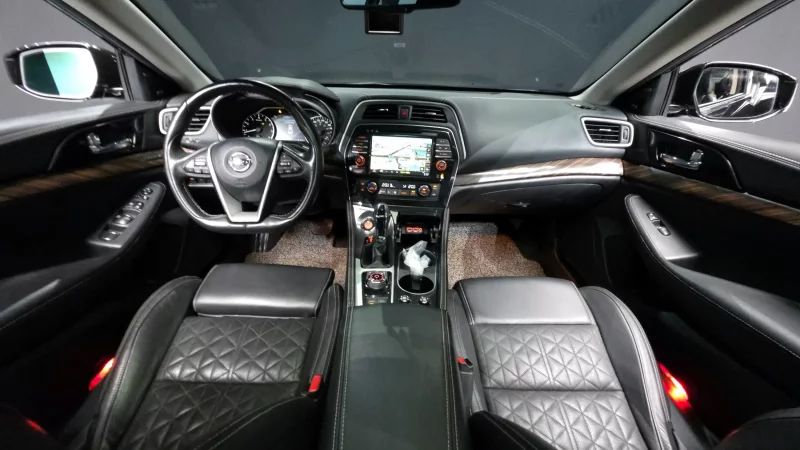 Nissan MAXIMA
