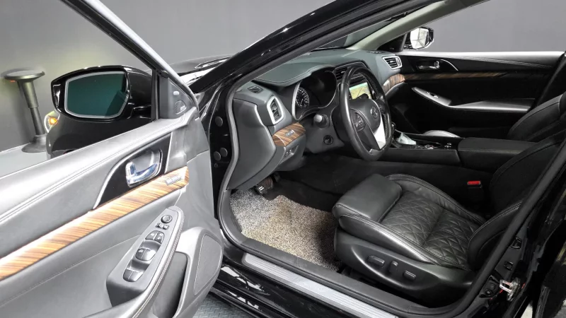 Nissan MAXIMA