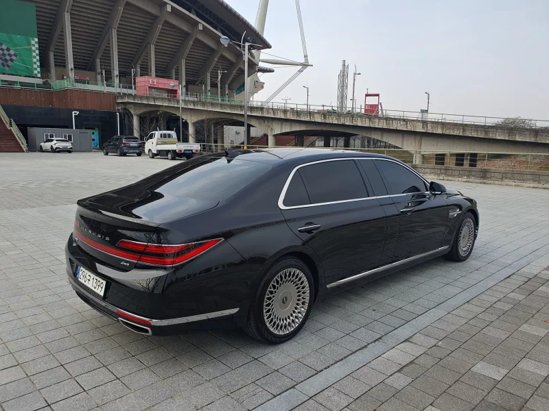 Genesis G90