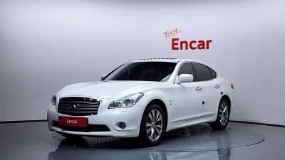 Infiniti Q70