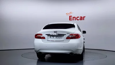 Infiniti Q70