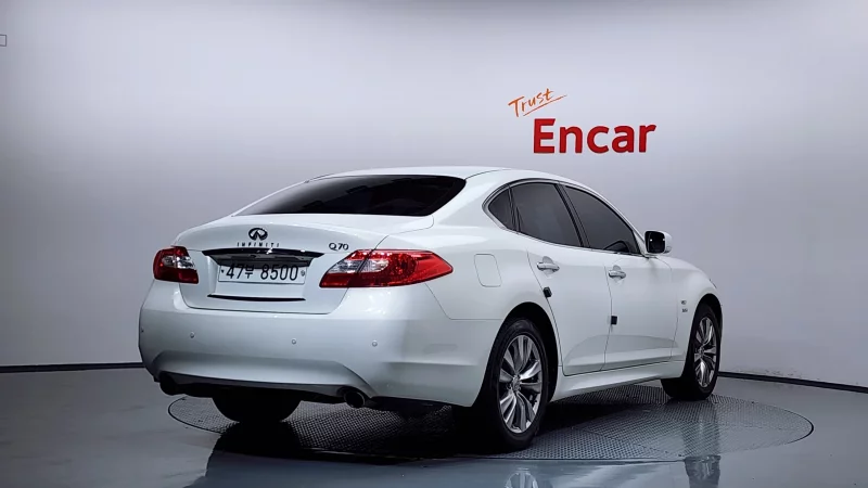 Infiniti Q70