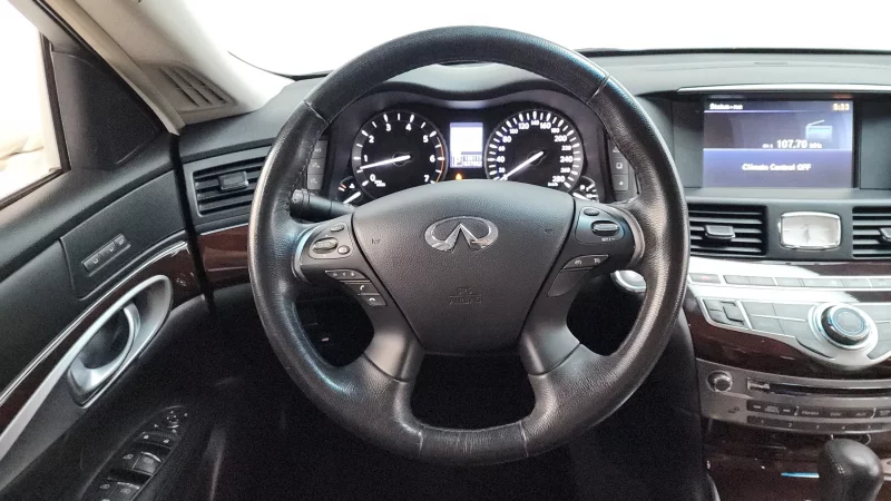 Infiniti Q70