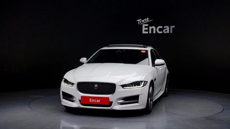 Jaguar XE