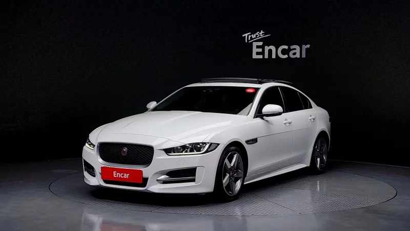 Jaguar XE