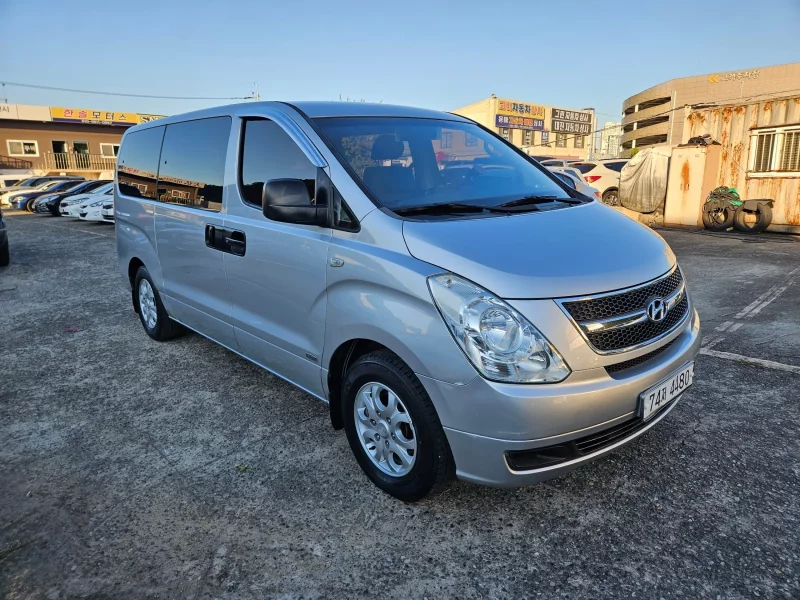 Hyundai Starex