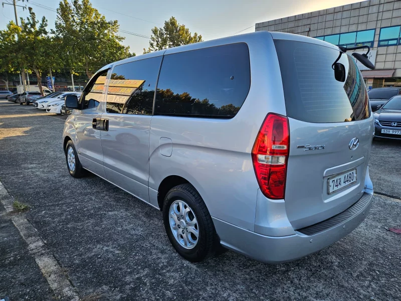 Hyundai Starex