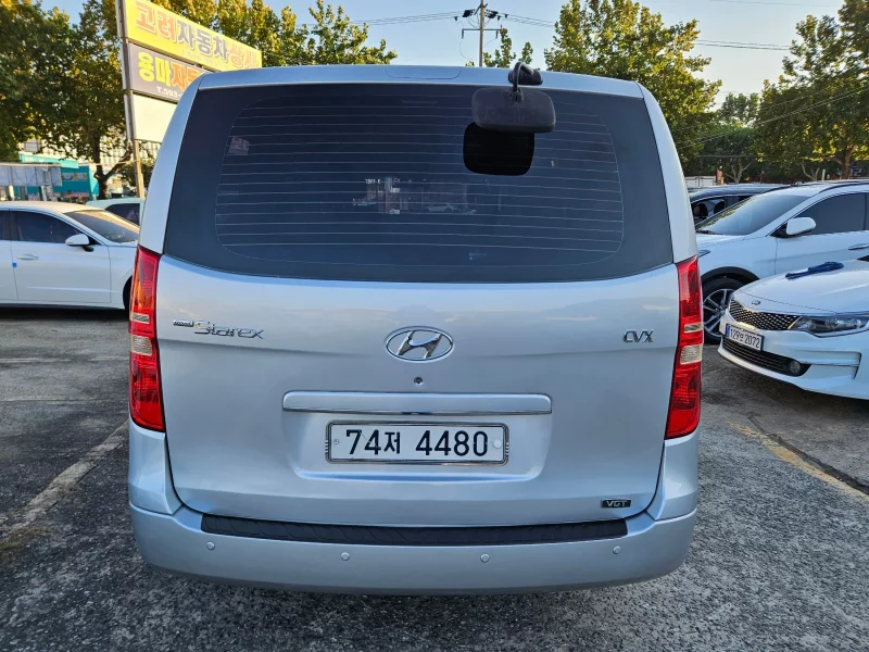 Hyundai Starex