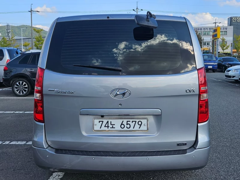 Hyundai Starex