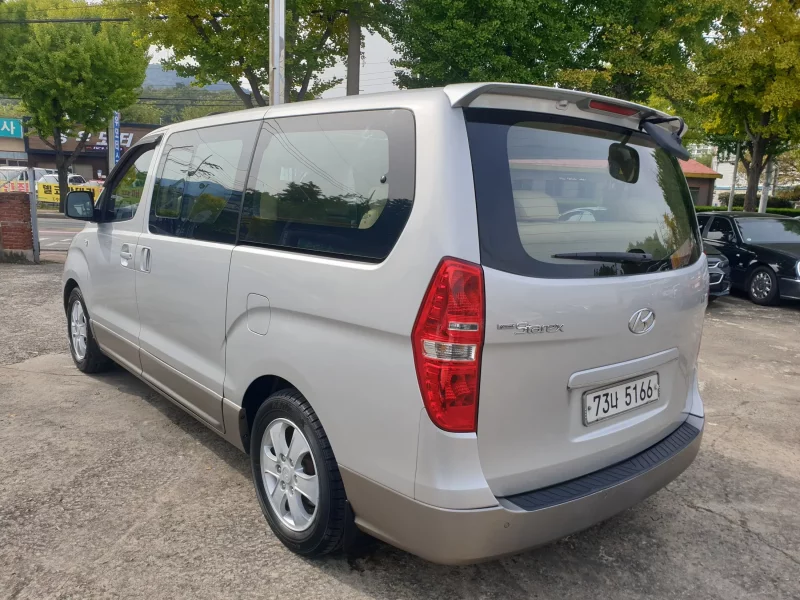 Hyundai Starex