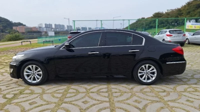 Hyundai Genesis
