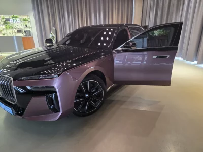 BMW i7