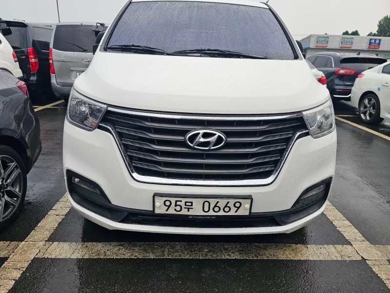 Hyundai Starex