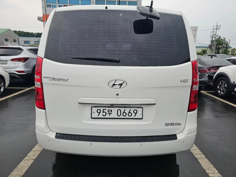 Hyundai Starex
