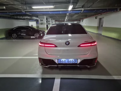 BMW i7