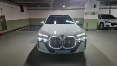 BMW i7