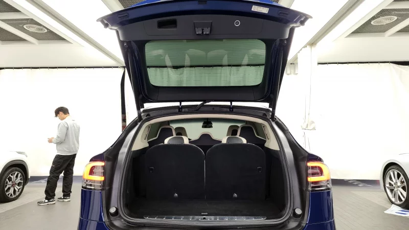 Tesla MODEL X